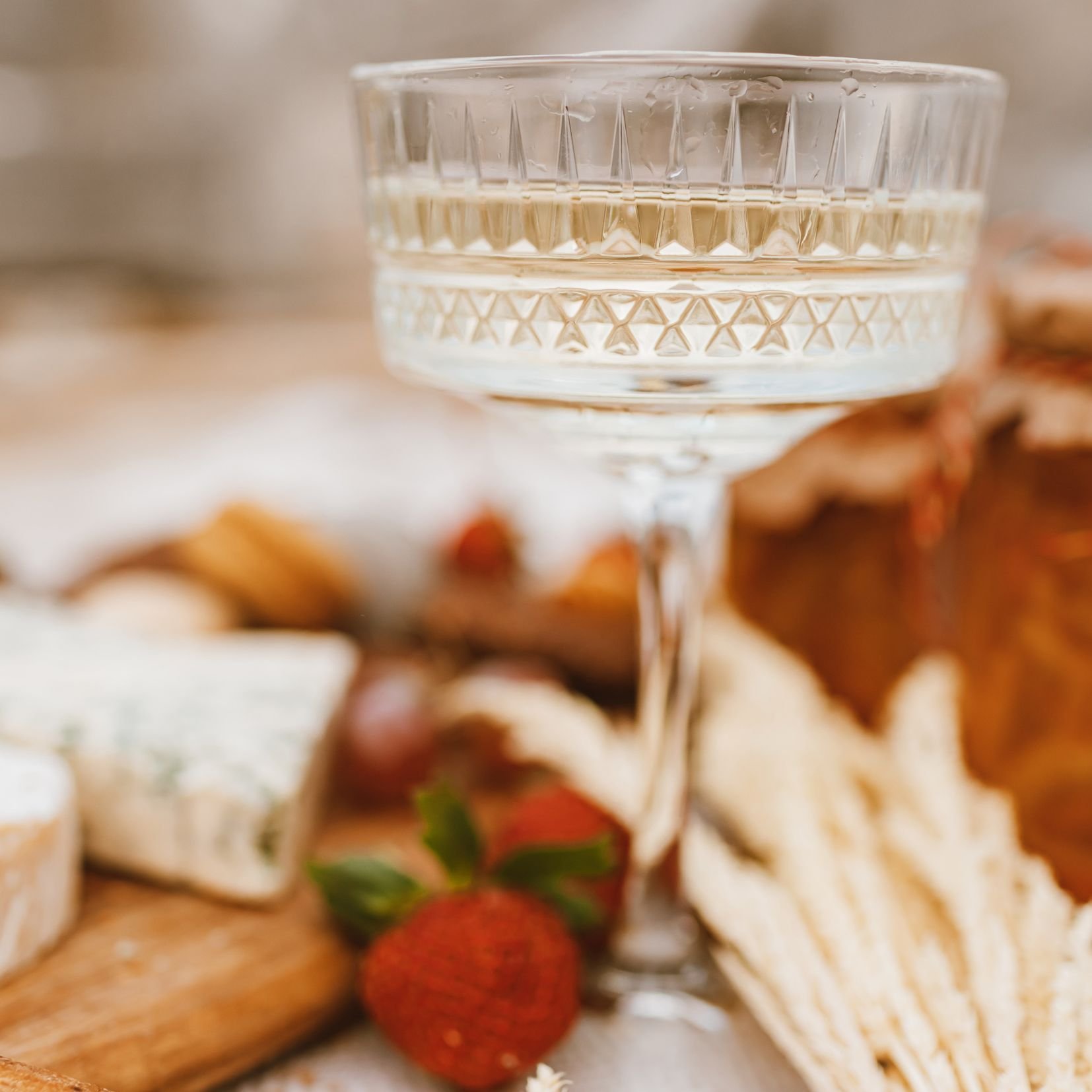    Enjoy a sumptuous holiday harvest table, a glass of bubbly, and wine to fuel your creativity.   